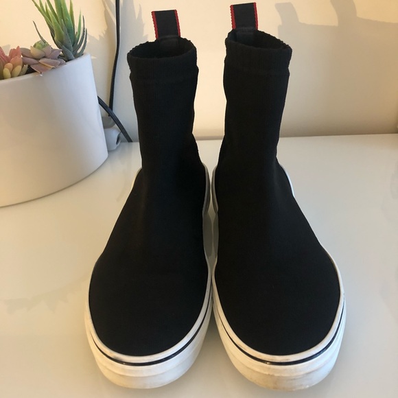 SOLD🔥Givenchy George V Knit Sneaker - Picture 2 of 6